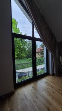 Profesjonalny montaż folii okiennej - realizacja w całej Polsce
